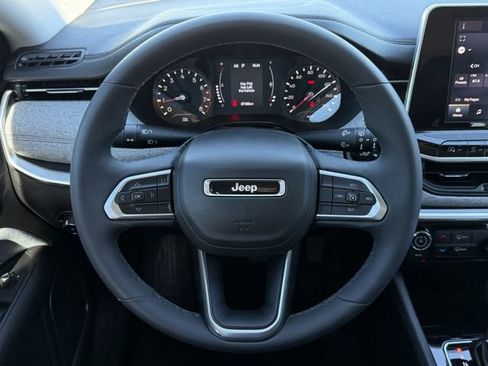 Used 2022 Jeep Compass Latitude image 13