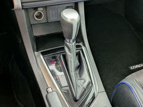 Used 2019 Toyota Corolla SE w/ Carpet Mat Package (TMS) FWD image 17