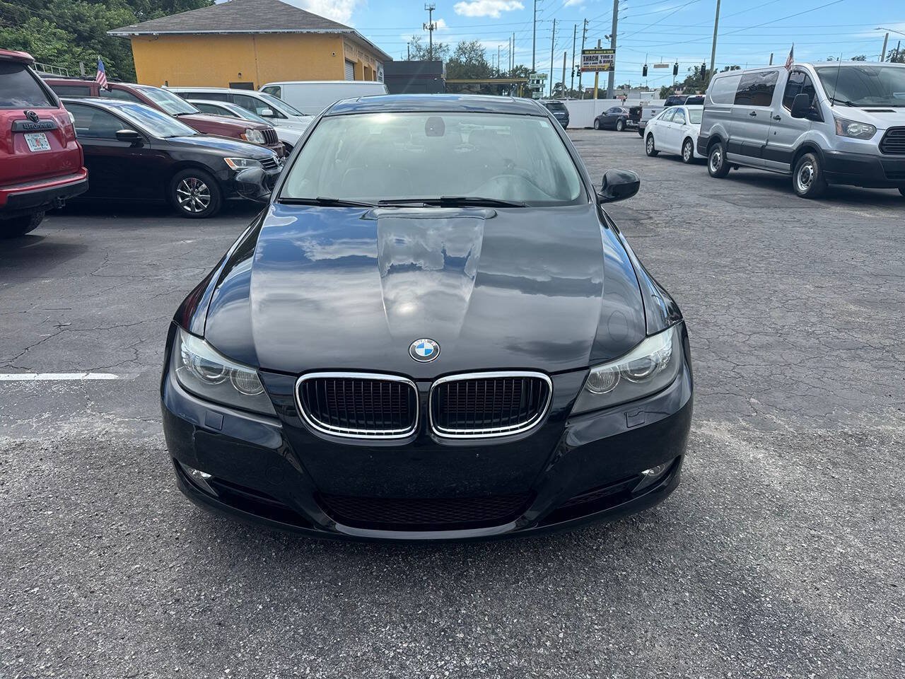Used 2011 BMW 328i xDrive Sedan AWD/4WD image 3