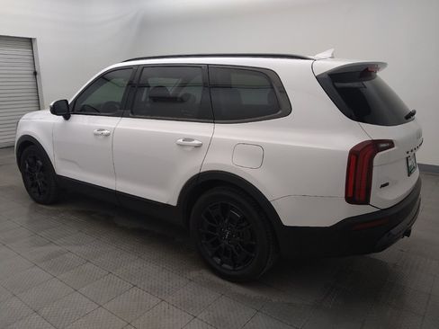 Used 2022 Kia Telluride SX w/ SX Prestige Package image 3