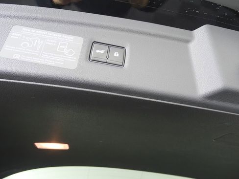 Used 2025 INFINITI QX50 Sport image 18