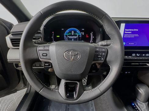 Used 2025 Toyota Camry SE w/ Multimedia Upgrade Package image 18