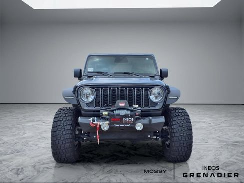 Used 2025 Jeep Wrangler Sport AWD/4WD image 3