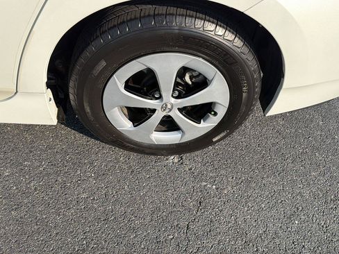 Used 2015 Toyota Prius Three FWD image 34