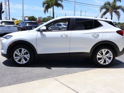 Used 2024 Buick Encore GX Preferred w/ Comfort Package FWD image 5
