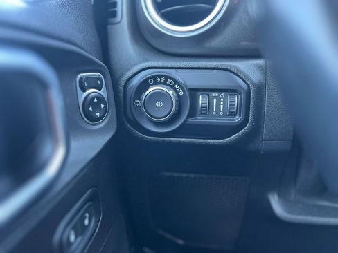 Used 2020 Jeep Wrangler Unlimited Sahara image 19