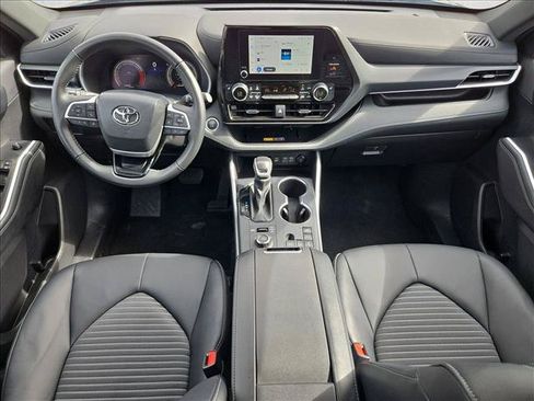 Used 2025 Toyota Highlander XSE AWD/4WD image 17