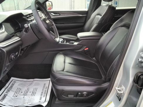 Used 2024 Jeep Grand Cherokee L Limited w/ Black Appearance Package image 9