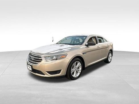 Used 2018 Ford Taurus SE image 2