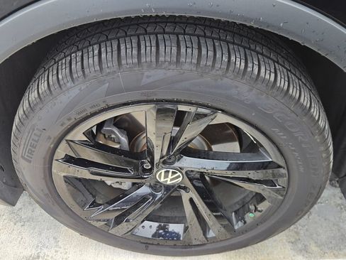 Used 2024 Volkswagen Tiguan SE R-Line FWD image 7