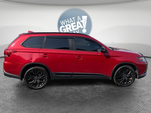 Used 2018 Mitsubishi Outlander LE AWD/4WD image 2