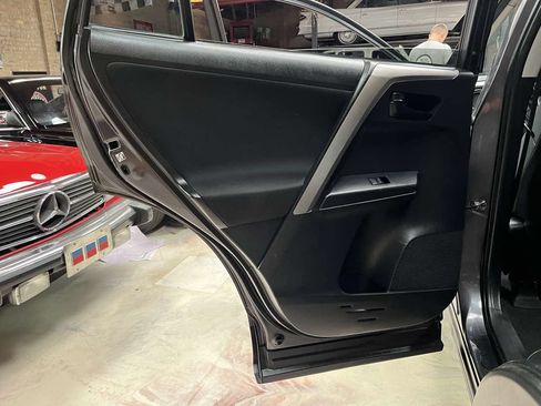 Used 2017 Toyota RAV4 LE w/ Carpet Mat Package AWD/4WD image 29