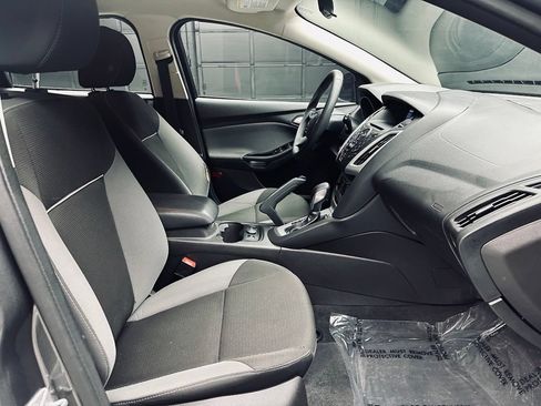 Used 2014 Ford Focus SE w/ SE Winter Package FWD image 20