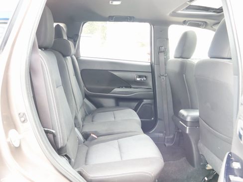 Used 2018 Mitsubishi Outlander ES image 33