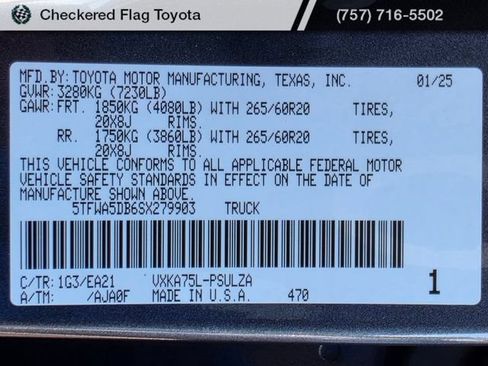 Used 2025 Toyota Tundra Limited AWD/4WD image 24