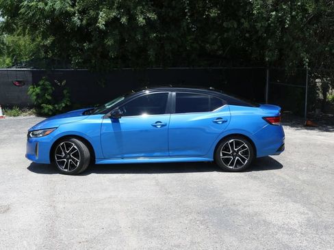 Used 2025 Nissan Sentra SR w/ SR Premium Package FWD image 2