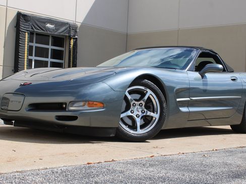 Used 2004 Chevrolet Corvette Convertible w/ Preferred Equipment Group RWD image 22