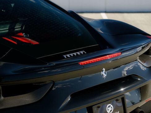 Used 2018 Ferrari 488 GTB image 32