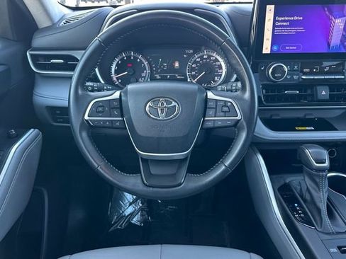 Certified 2023 Toyota Highlander XLE image 21