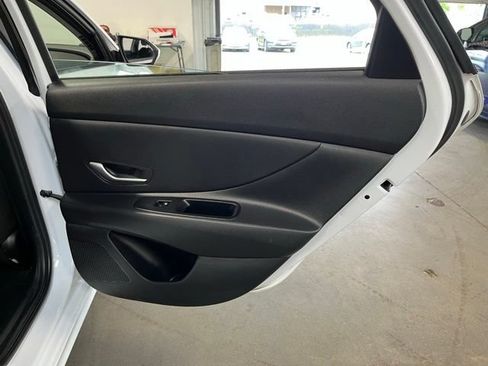 Used 2024 Hyundai Elantra SEL FWD image 15