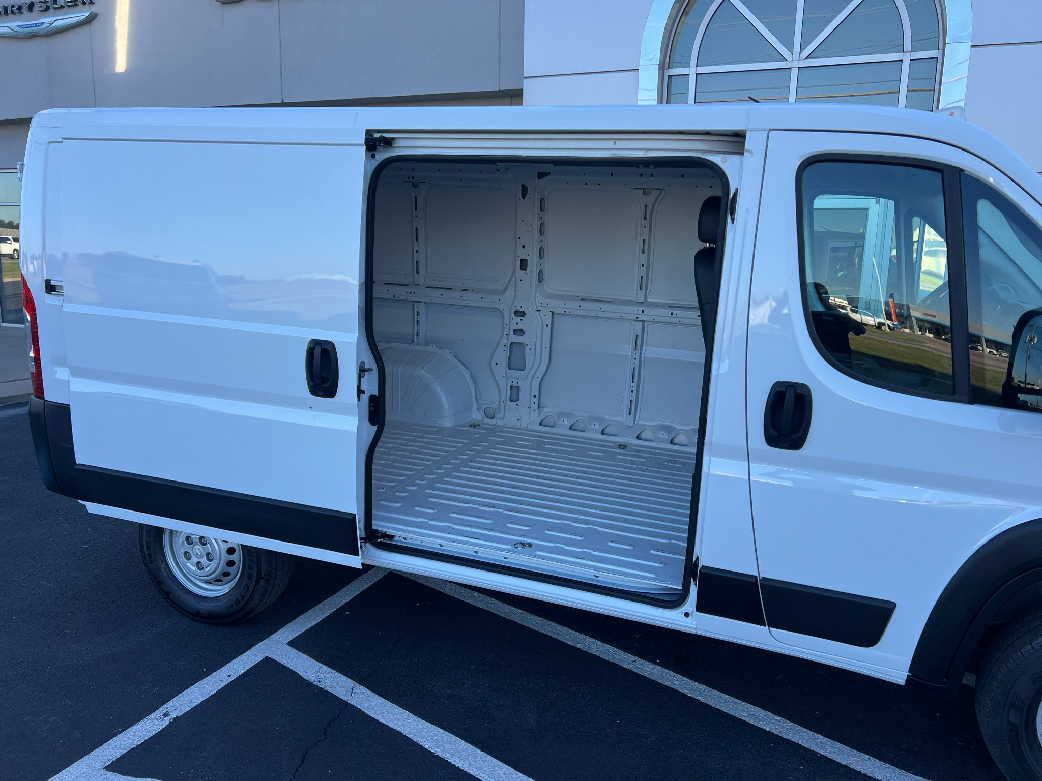 Used 2025 RAM ProMaster 2500 w/ Convenience Group FWD image 19