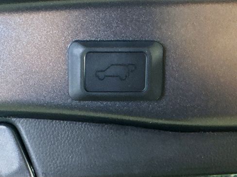Used 2025 Toyota RAV4 XLE w/ Convenience Package FWD image 30