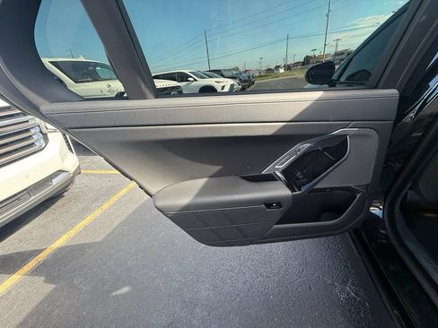 Used 2025 BMW 740i xDrive AWD/4WD image 18