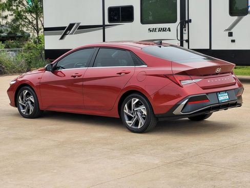 Used 2025 Hyundai Elantra Limited FWD image 6