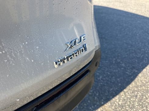 Used 2024 Toyota Sienna XLE image 31