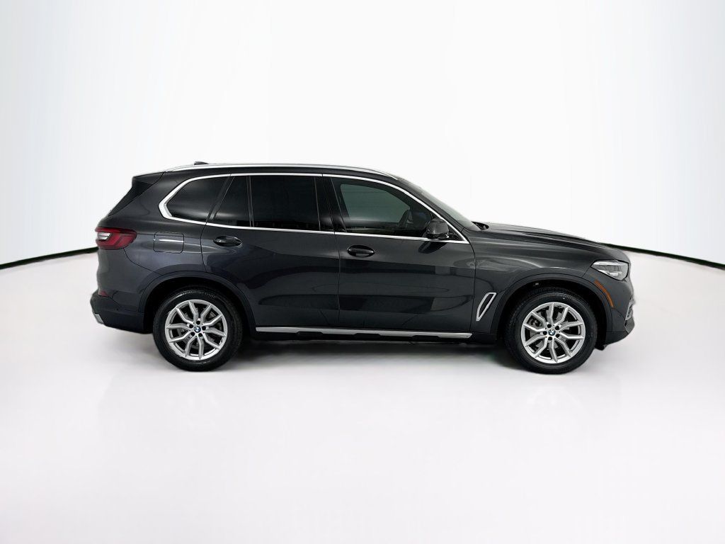Certified 2022 BMW X5 xDrive40i w/ Premium Package AWD/4WD image 4