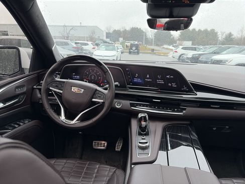 Used 2023 Cadillac Escalade ESV V w/ LPO, ONYX Package image 26