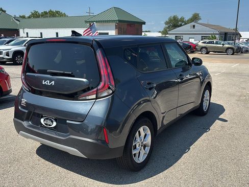 Used 2025 Kia Soul LX w/ LX Technology Package FWD image 6