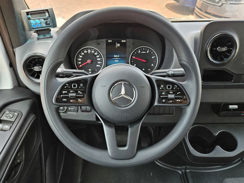 Used 2023 Mercedes-Benz Sprinter 3500 image 15