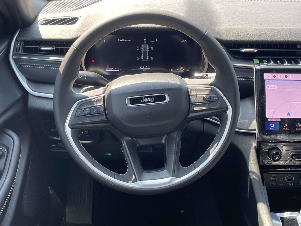 New 2027 Jeep Grand Cherokee Laredo AWD/4WD image 23