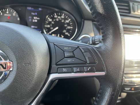 Used 2020 Nissan Rogue SV FWD image 20