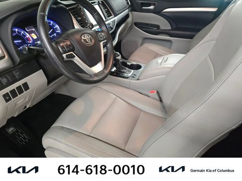 Used 2018 Toyota Highlander XLE image 17