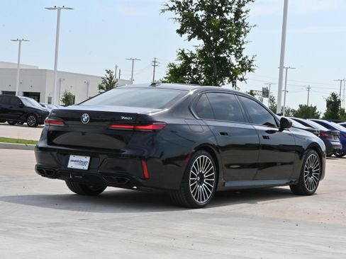 Certified 2025 BMW 760i xDrive w/ Executive Package AWD/4WD image 8