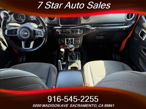 Used 2018 Jeep Wrangler Unlimited Rubicon w/ Dual Top Group image 11