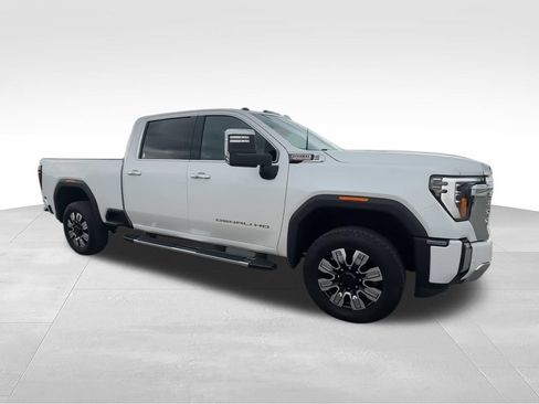 Used 2024 GMC Sierra 2500 Denali w/ Technology Package AWD/4WD image 2