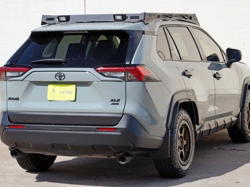 Used 2021 Toyota RAV4 XLE AWD/4WD image 46