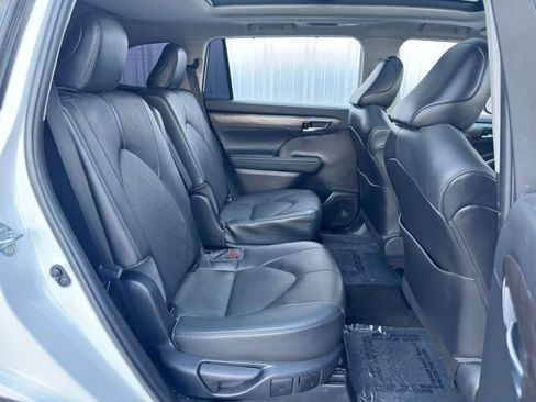 Used 2022 Toyota Highlander Platinum image 41
