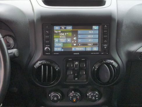 Used 2016 Jeep Wrangler Unlimited Sahara AWD/4WD image 19