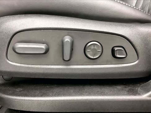 Used 2023 Buick Enclave Avenir image 34