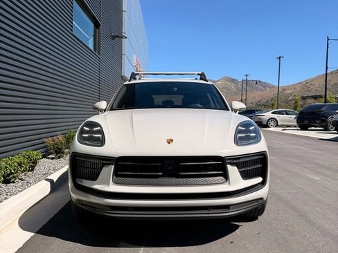 Certified 2024 Porsche Macan S AWD/4WD image 9