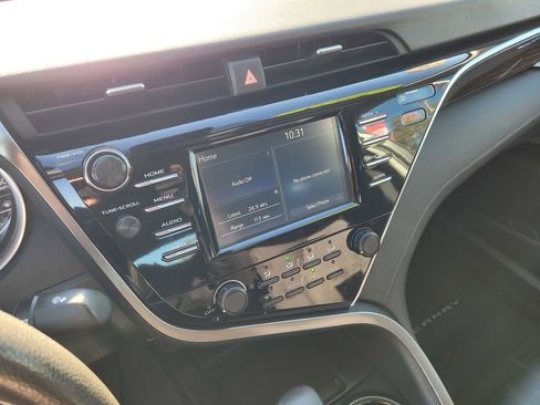 Used 2018 Toyota Camry LE image 12