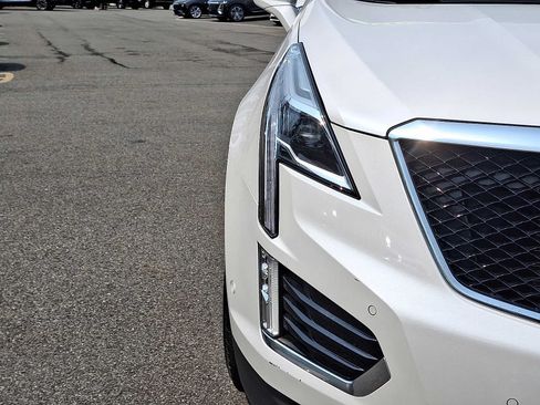 Certified 2025 Cadillac XT5 Sportv w/ Technology Package AWD/4WD image 9
