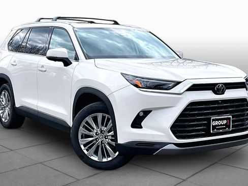 Used 2024 Toyota Grand Highlander Platinum image 3