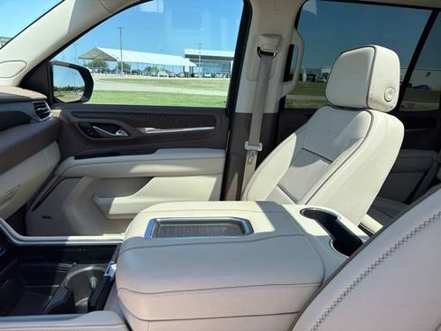 Used 2023 GMC Yukon Denali AWD/4WD image 15