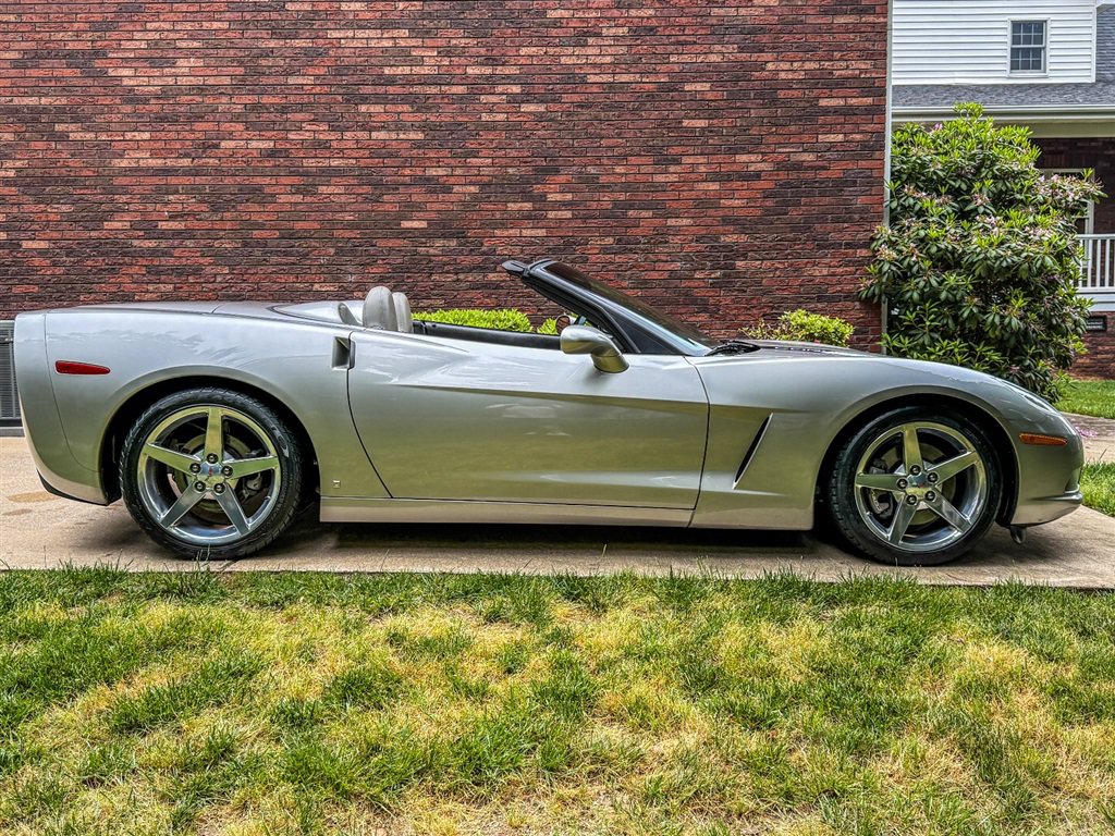 Used 2006 Chevrolet Corvette Convertible w/ Preferred Equipment Group RWD image 38