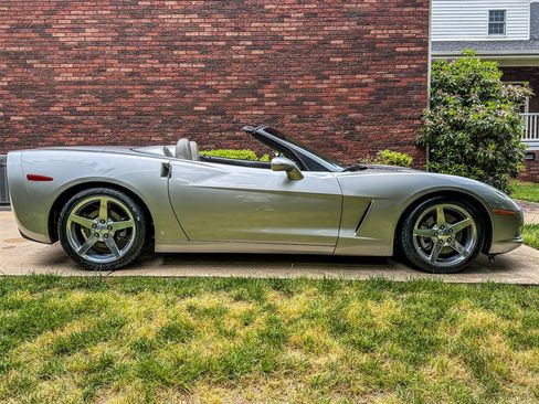 Used 2006 Chevrolet Corvette Convertible w/ Preferred Equipment Group RWD image 38